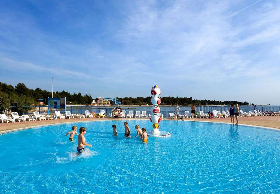 Een foto van het zwembad bij Appartementen Katoro Plava Laguna