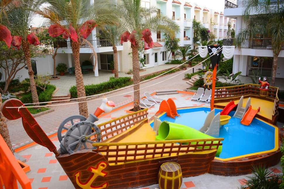 Een foto van het zwembad bij Minamark Resort & Spa