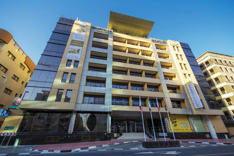 Een foto van de buitenkant van Donatello Hotel Dubai