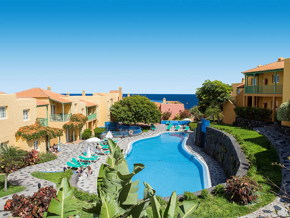 Een foto van het zwembad bij Appartementen La Caleta
