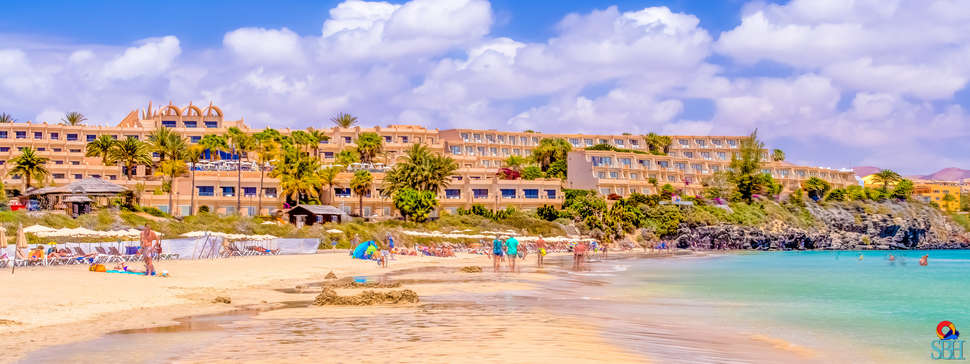 Een foto van de buitenkant van SBH Hotel Taro Beach