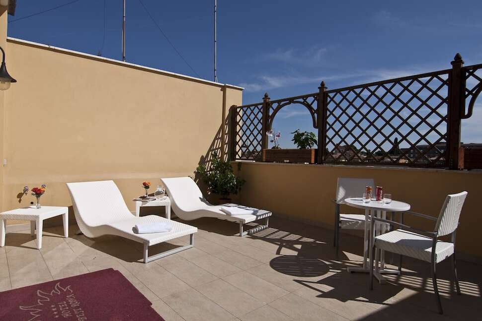 Een foto van het terras bij Hotel Best Roma