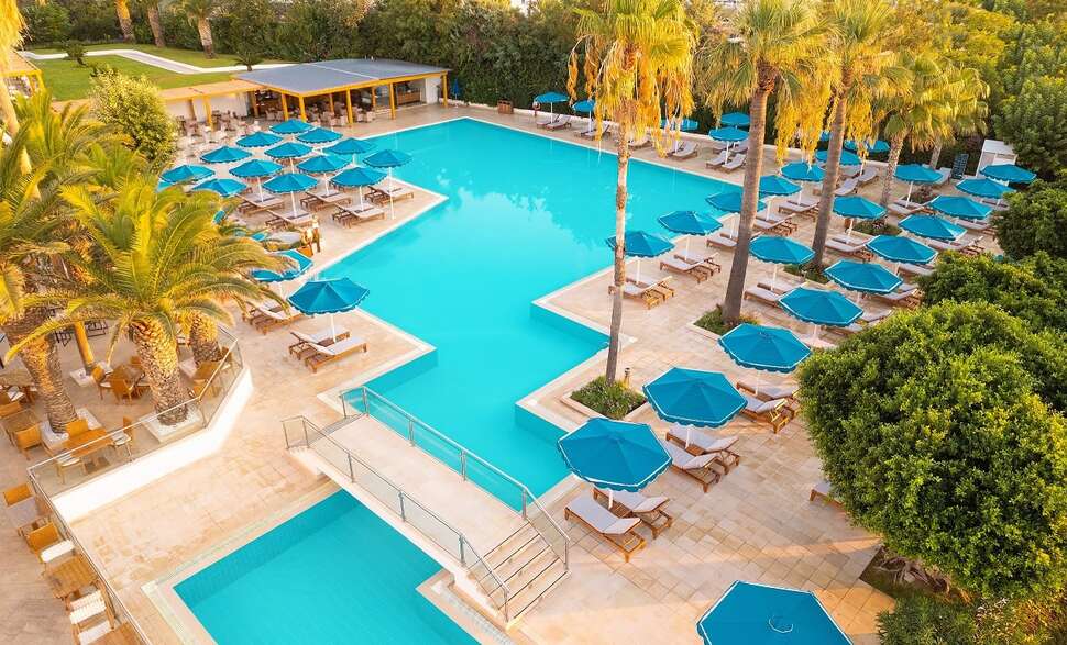 Ein Foto vom Pool im Mitsis Faliraki Beach Hotel & Spa