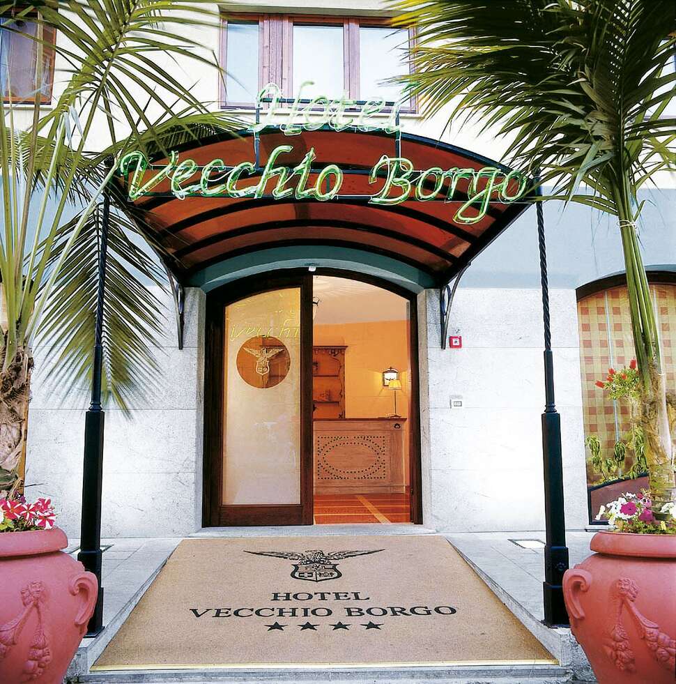 Een foto van de buitenkant van Hotel Vecchio Borgo
