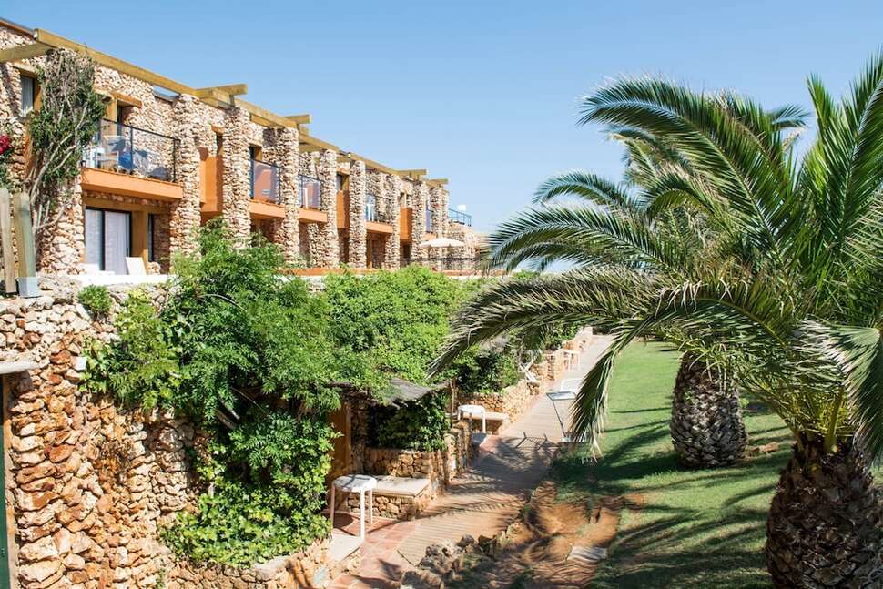 Een foto van de buitenkant van Pierre & Vacances Premium Menorca Binibeca