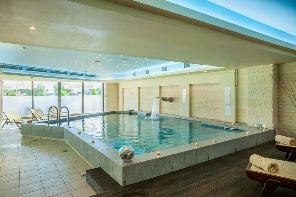 Een foto van het zwembad bij Xenios Anastasia Resort & Spa