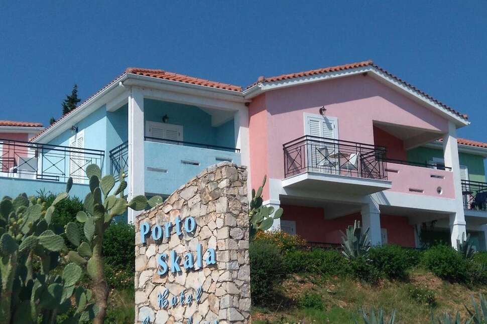 Een foto van de buitenkant van Porto Skala Hotel