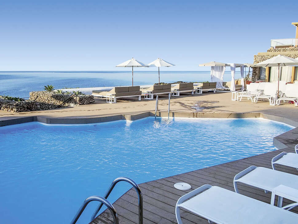Een foto van het zwembad bij Pierre & Vacances Premium Menorca Binibeca