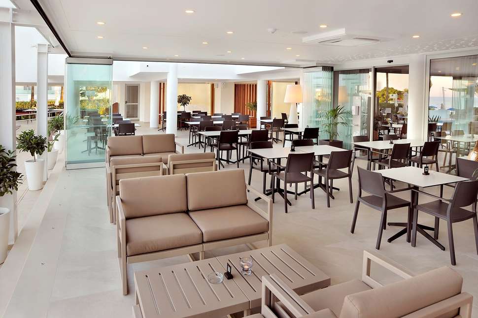 Ein Foto vom Innenbereich im Okeanos Beach Boutique Hotel