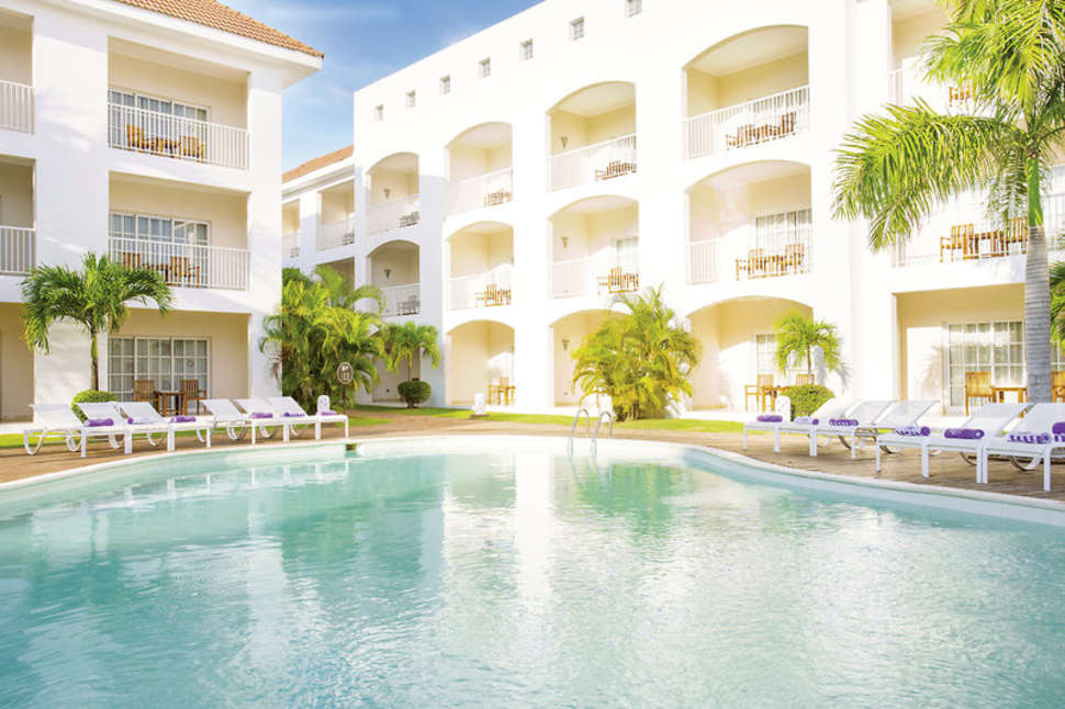 Een foto van het zwembad bij Be Live Collection Punta Cana