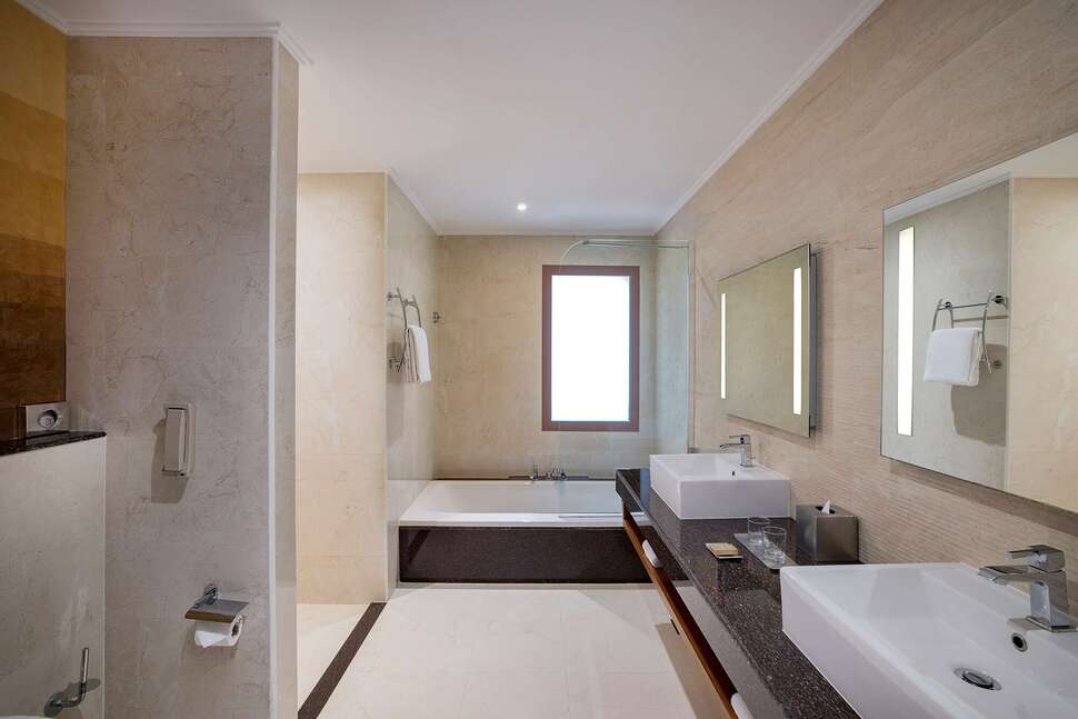 Ein Foto DoubleTree by Hilton Resort & Spa Marjan Island
