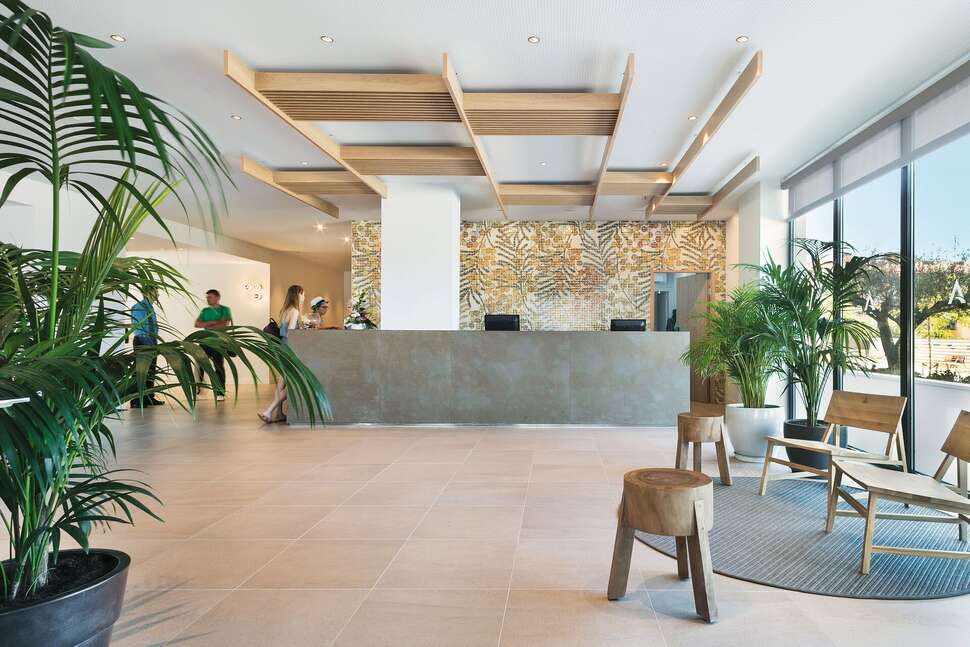 Een foto van het interieur van Aqua Hotel Silhouette & Spa