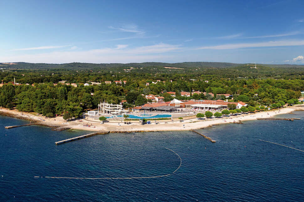 Een foto van de buitenkant van Resort Villas Rubin