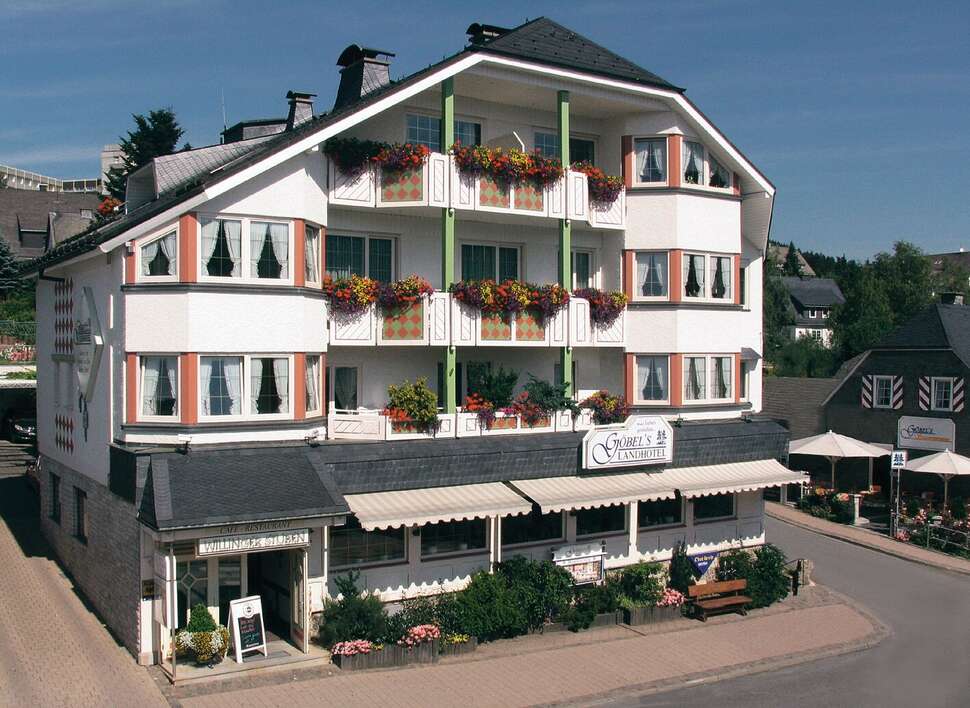 Een foto van de buitenkant van Göbel's Landhotel