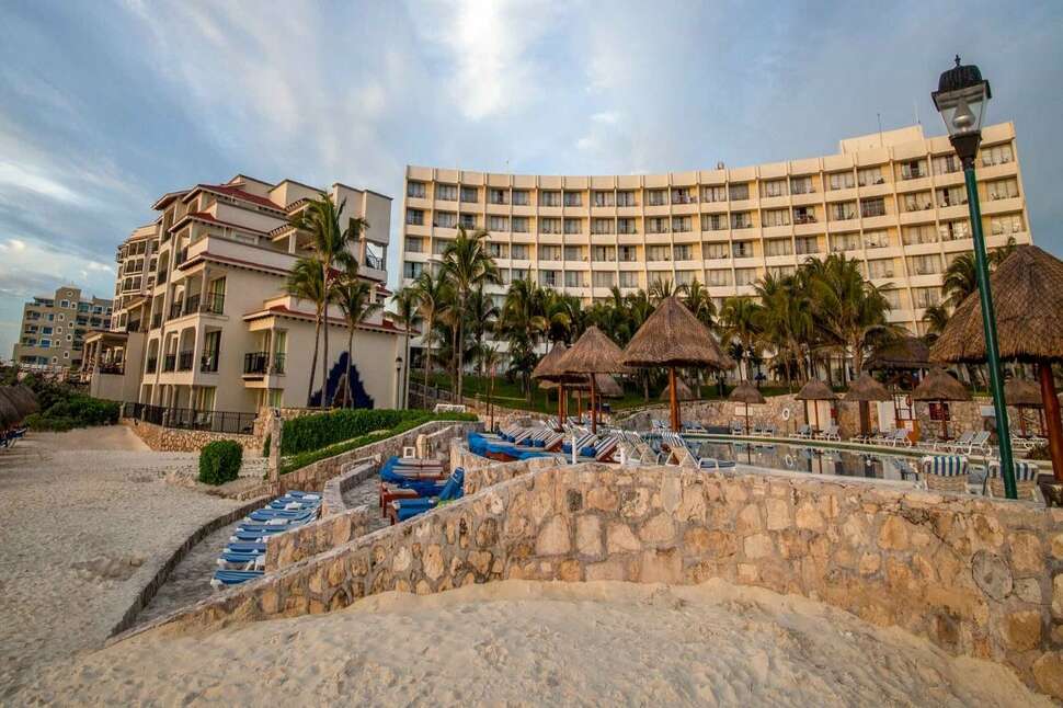 Een foto van het zwembad bij Hotel Grand Park Royal Cancun Caribe