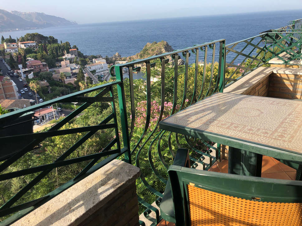 Een foto van het terras bij Hotel Villa Bianca Resort