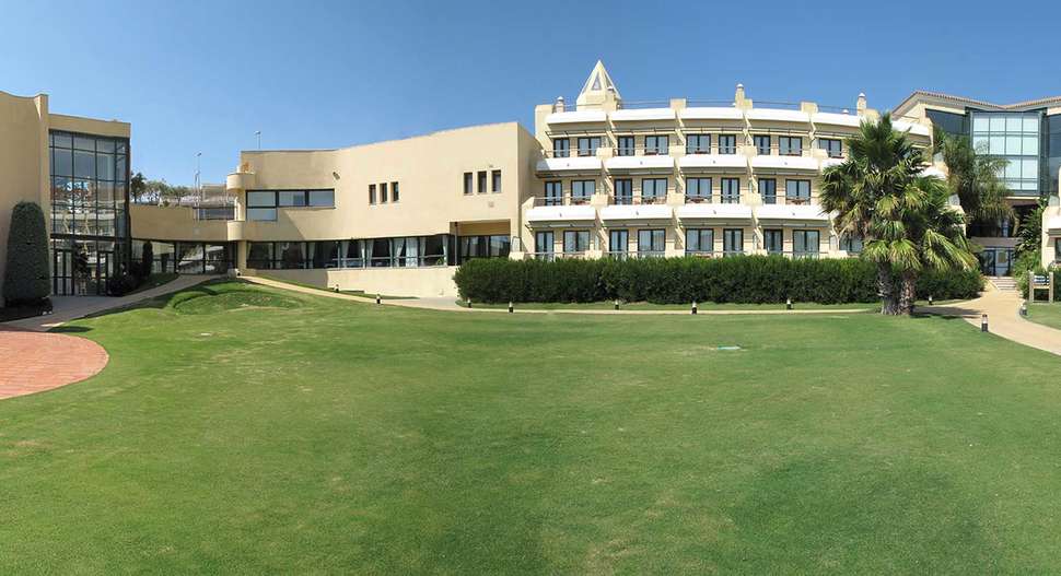 Een foto van de buitenkant van Barcelo Jerez Montecastillo & Convention Center