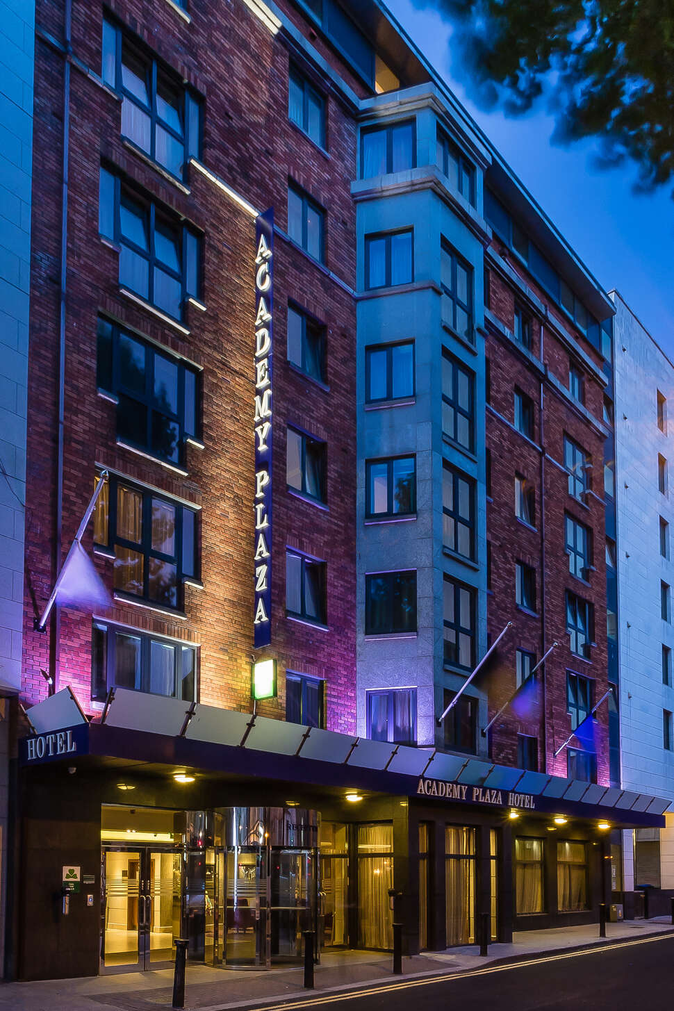 Een foto van The Academy Plaza Hotel