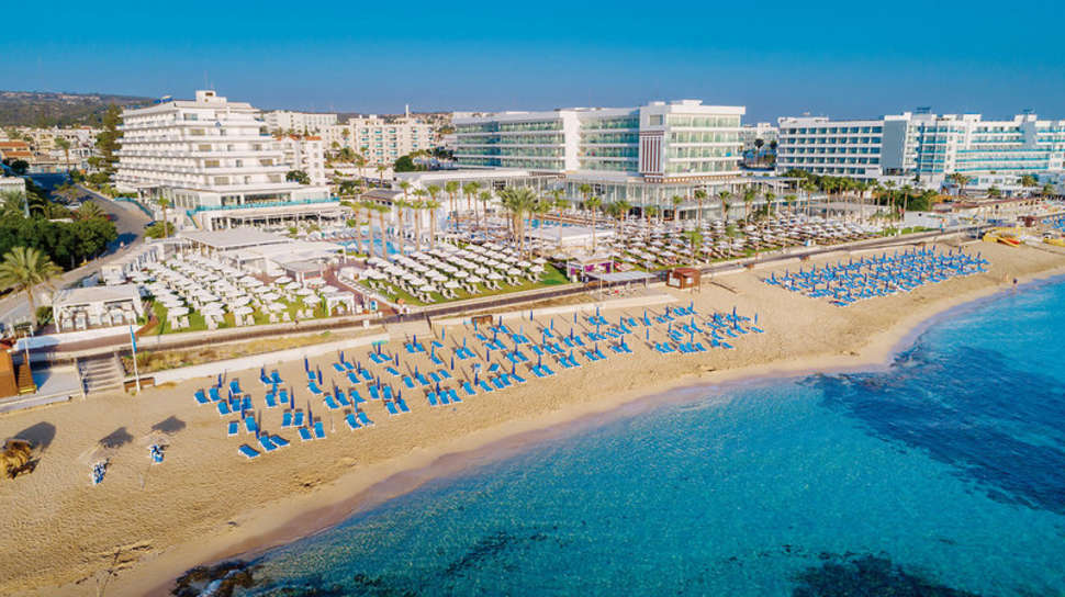 Een foto van het strand bij Constantinos The Great Beach