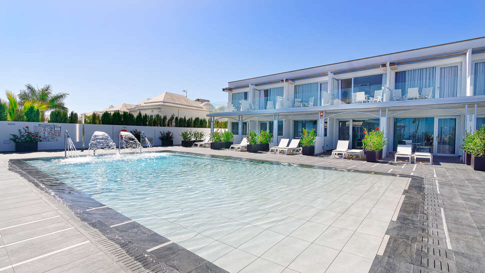 Ein Foto vom Pool im Ura Lara Adults Only
