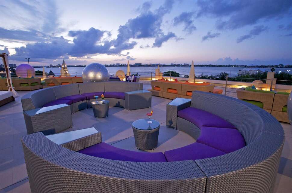 Een foto van het terras bij Hotel Grand Park Royal Cancun Caribe