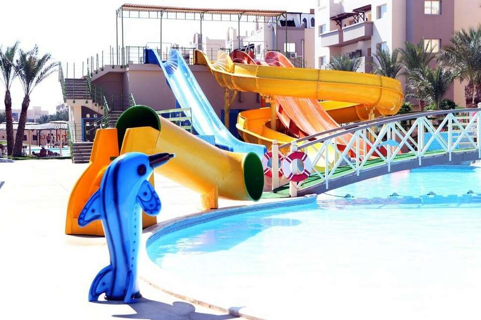 Een foto van het zwembad bij El Karma Aqua Beach Resort