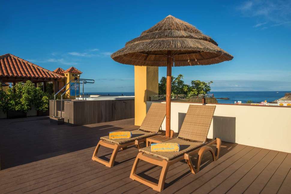 Een foto van het terras bij Hovima Jardin Caleta