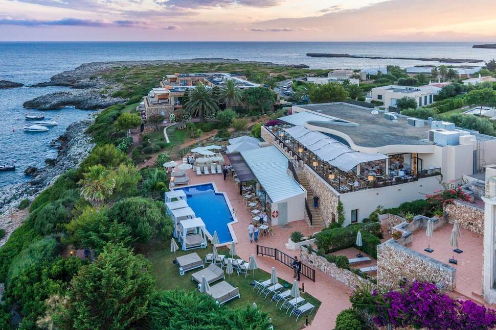 Een foto van de buitenkant van Pierre & Vacances Premium Menorca Binibeca