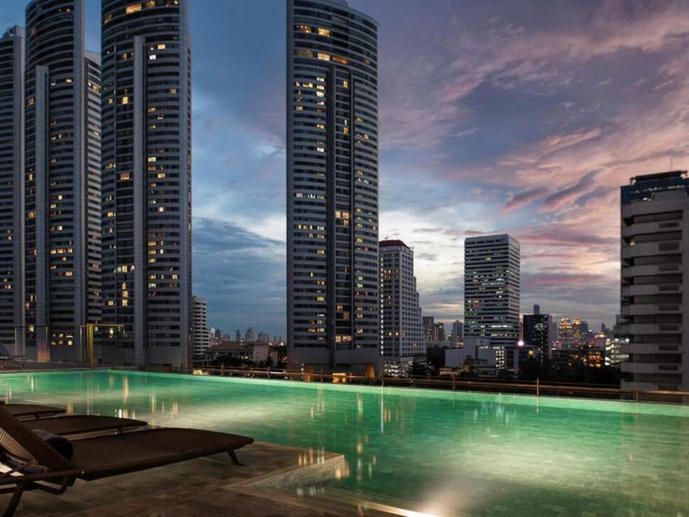 Ein Foto vom Pool im Hotel Novotel Bangkok Sukhumvit 20
