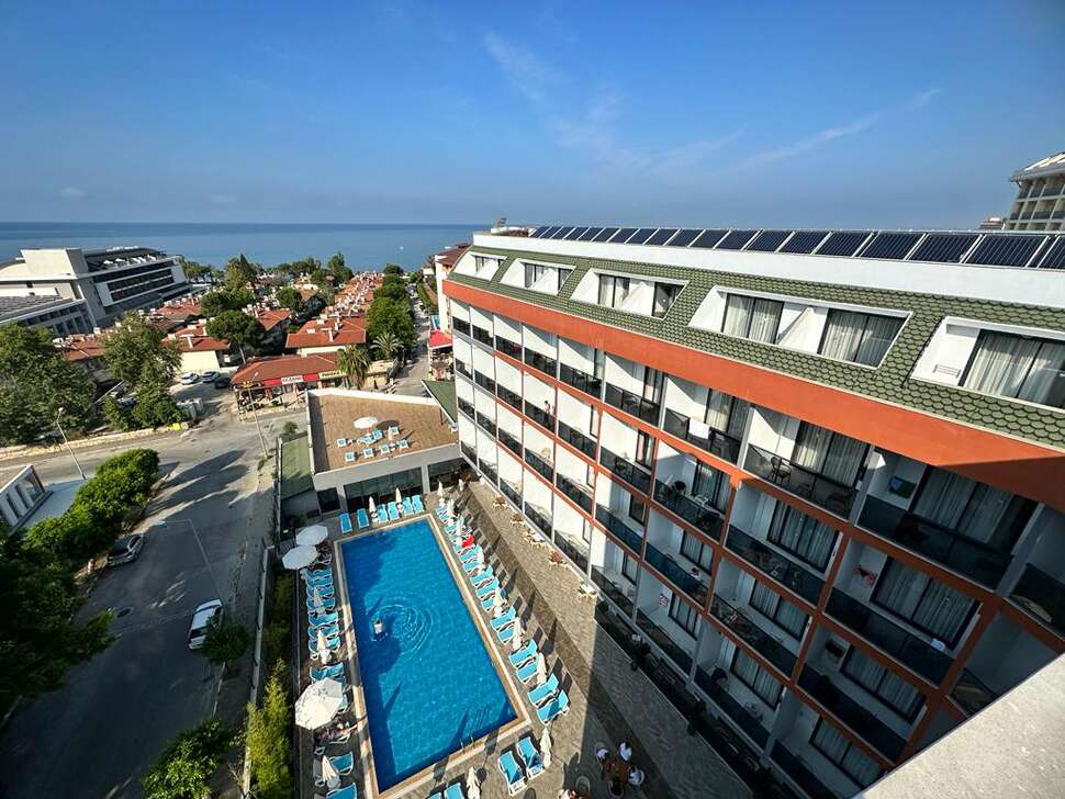 Een foto van een overzicht van Side Golden Rock Hotel