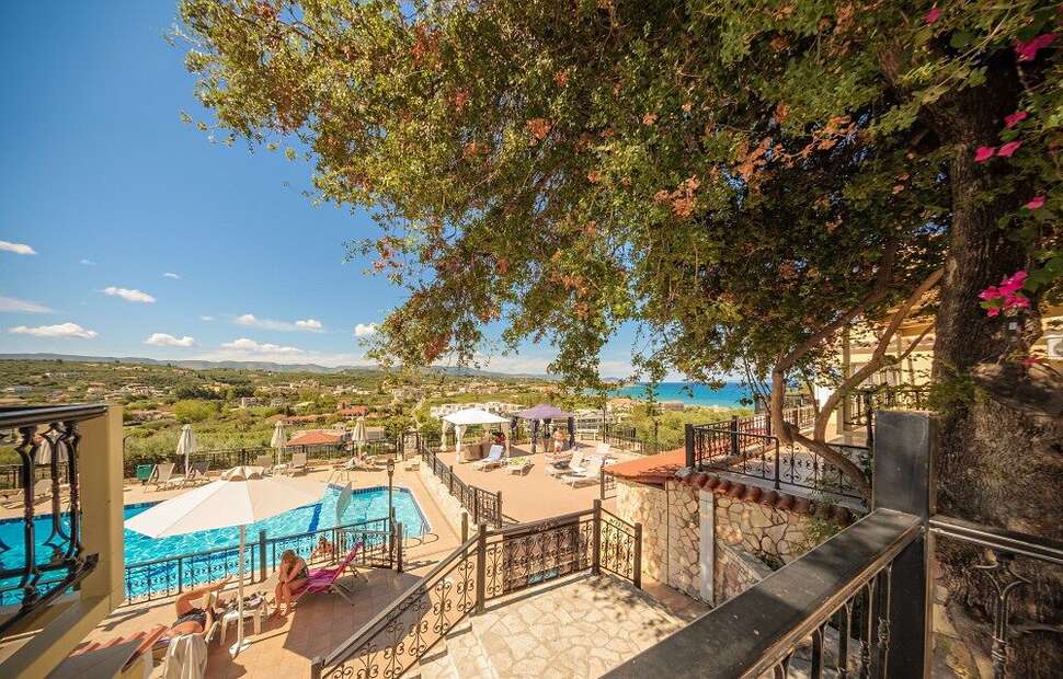 Een foto van het zwembad bij Zante Palace