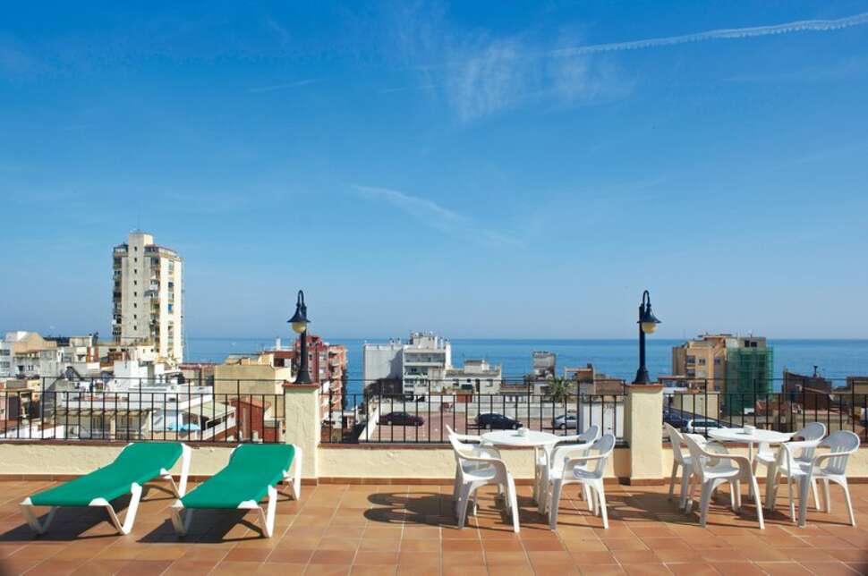 Een foto van het terras bij Hotel Lloret Santa Rosa
