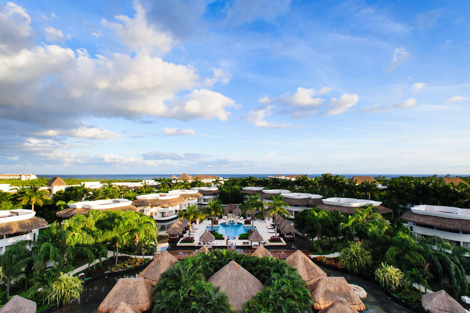 Een foto van het zwembad bij Grand Riviera Princess