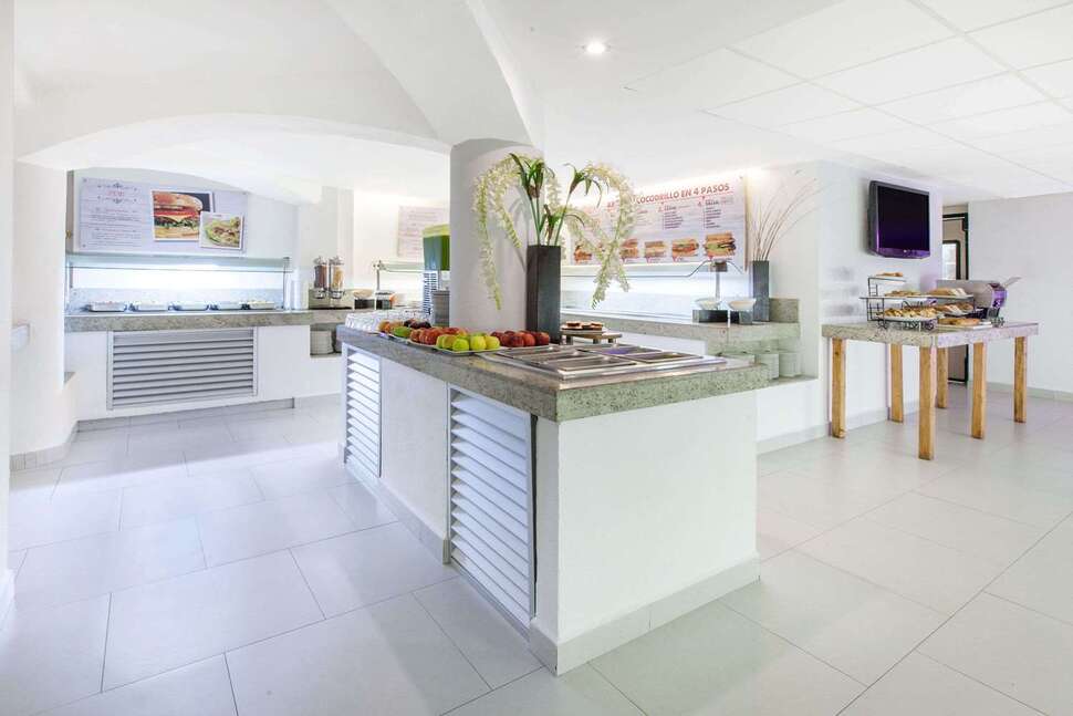 Een foto van de faciliteiten bij Hotel Adhara Express
