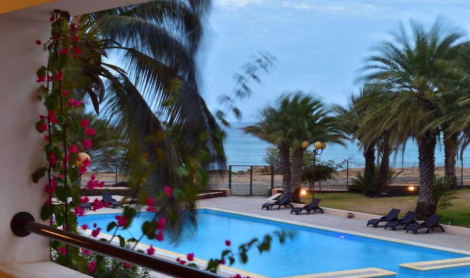 Een foto van het zwembad bij Pestana Tropico