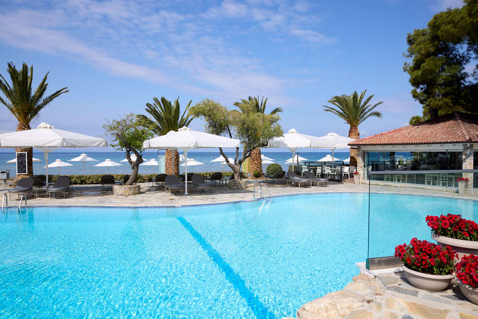Een foto van het zwembad bij Anthemus Sea Beach Hotel & Spa