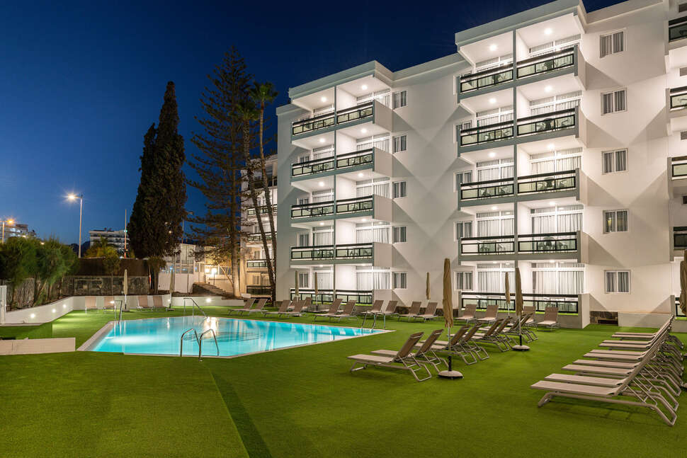Een foto van het zwembad bij Appartementen Roca Verde