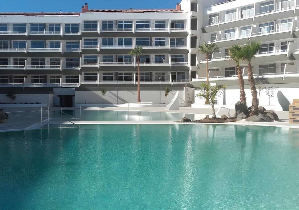 Ein Foto vom Pool im Gara Suites Golf & Spa