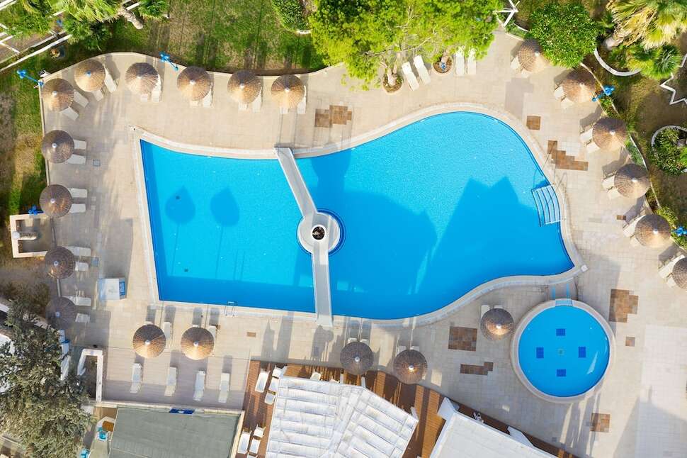 Een foto van het zwembad bij Sentido Sunrise Beach