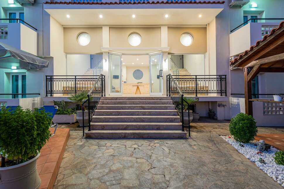 Ein Foto von der Außenansicht des Sisi Breeze Hotel
