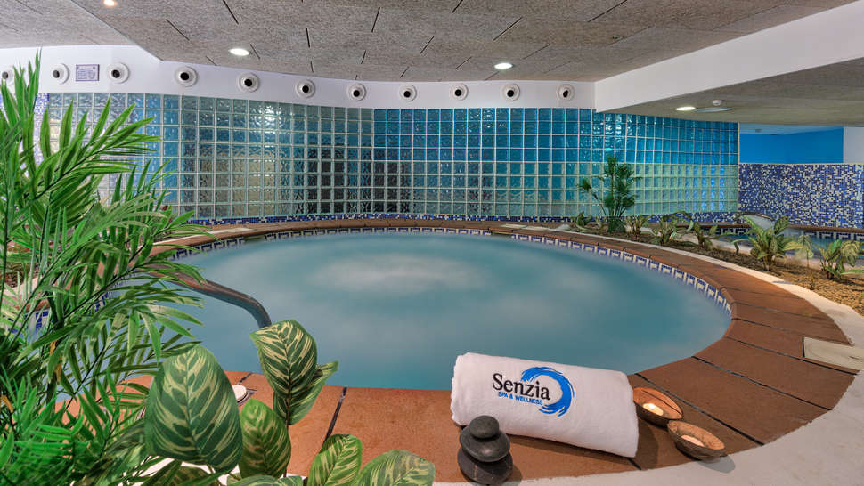 Een foto van het zwembad bij Hotel Ibersol Almunecar Beach & Spa