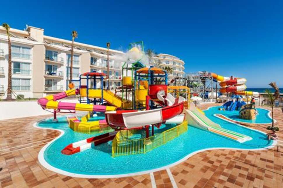 Een foto van het zwembad bij Globales Bouganvilla Aparthotel