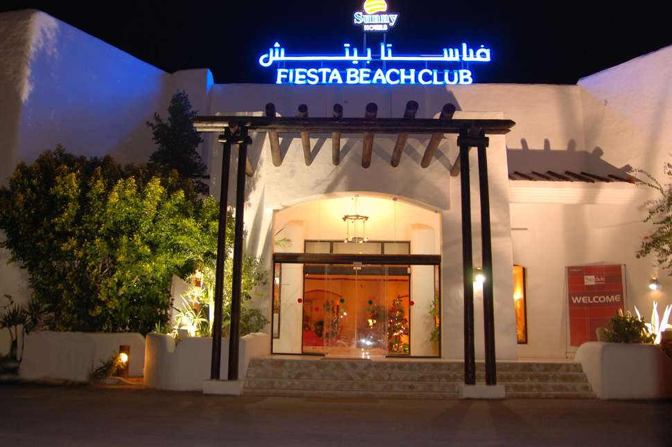 Ein Foto von der Außenansicht des Hotel Fiesta Beach