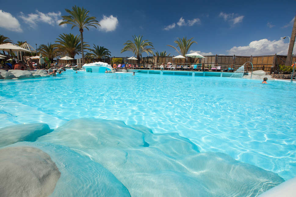 Een foto van het zwembad bij Abora Continental by Lopesan Hotels