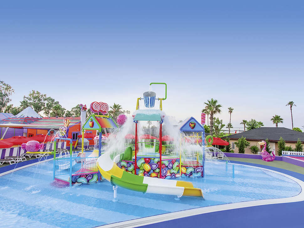 Een foto van het zwembad bij IC Hotels Santai Family Resort