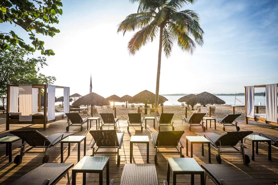 Een foto van de buitenkant van BlueBay Villas Doradas