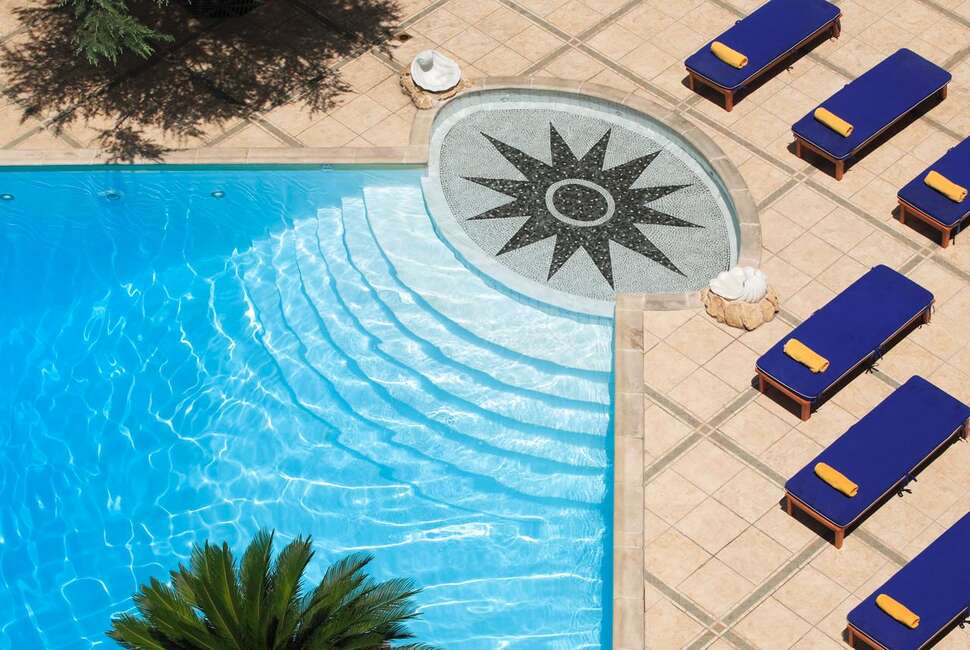 Een foto van het zwembad bij Hotel Royal Olympic