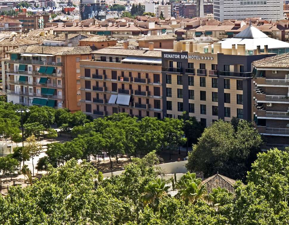 Een foto van de buitenkant van Senator Granada Spa Hotel