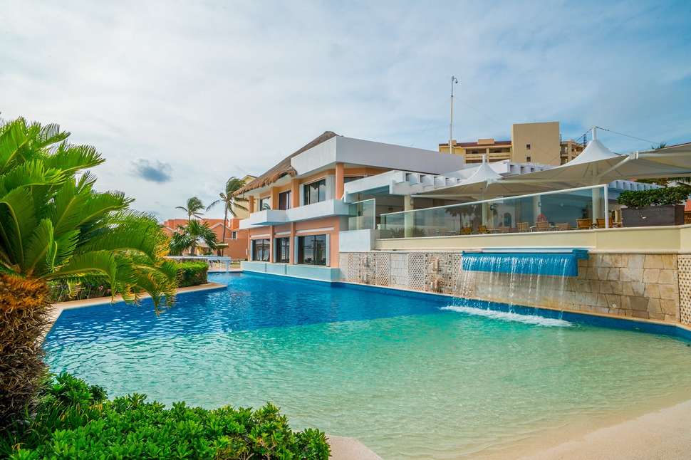 Een foto van Wyndham Grand Cancun Resort & Villas