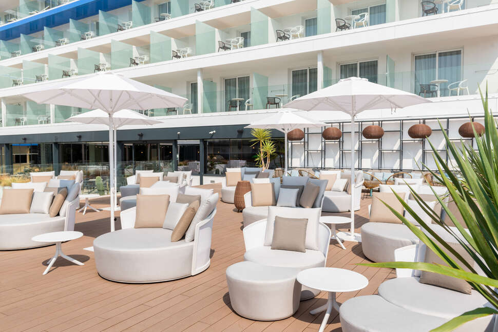Een foto van L'Azure Hotel